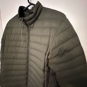 Men’s Uniqlo Olive Ultra Light Down Puffer Jacket
